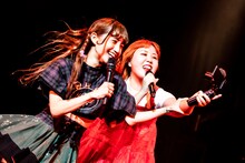 左から西井万理那（ZOC）、そわんわん。