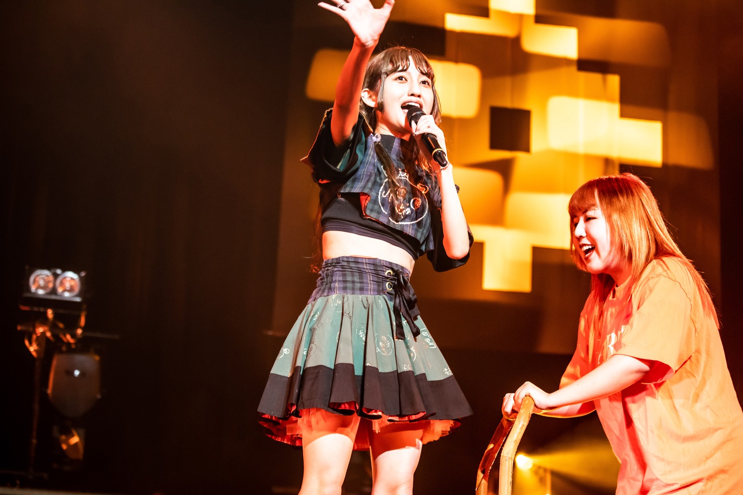 左から西井万理那（ZOC）、そわんわん。