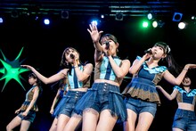 BEYOOOOONDS（撮影：石崎祥子[THINGS.]）