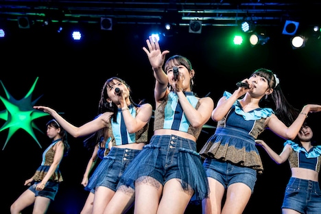 BEYOOOOONDS（撮影：石崎祥子[THINGS.]）