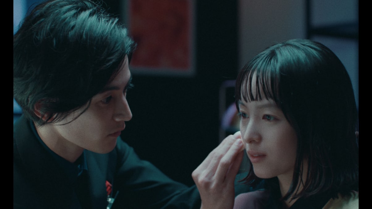 「Touching」のワンシーン。