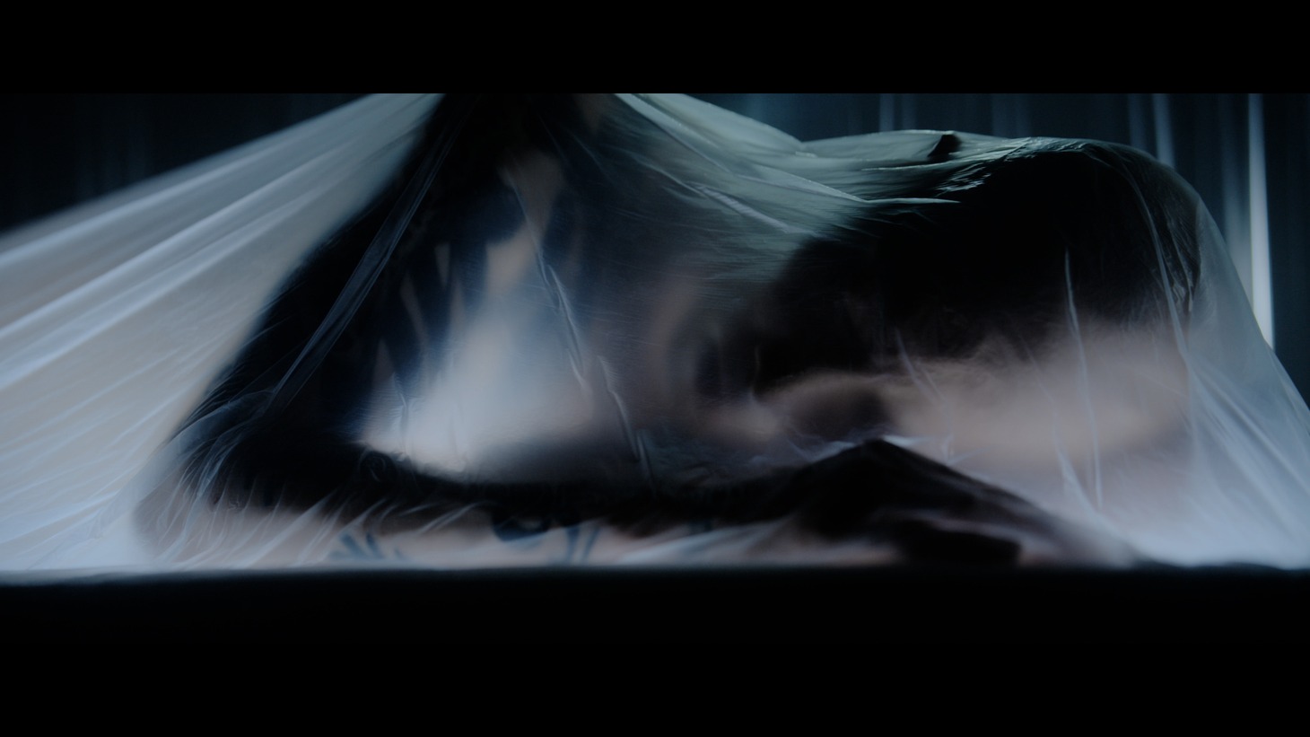 MIYAVI「New Gravity」ミュージックビデオより。