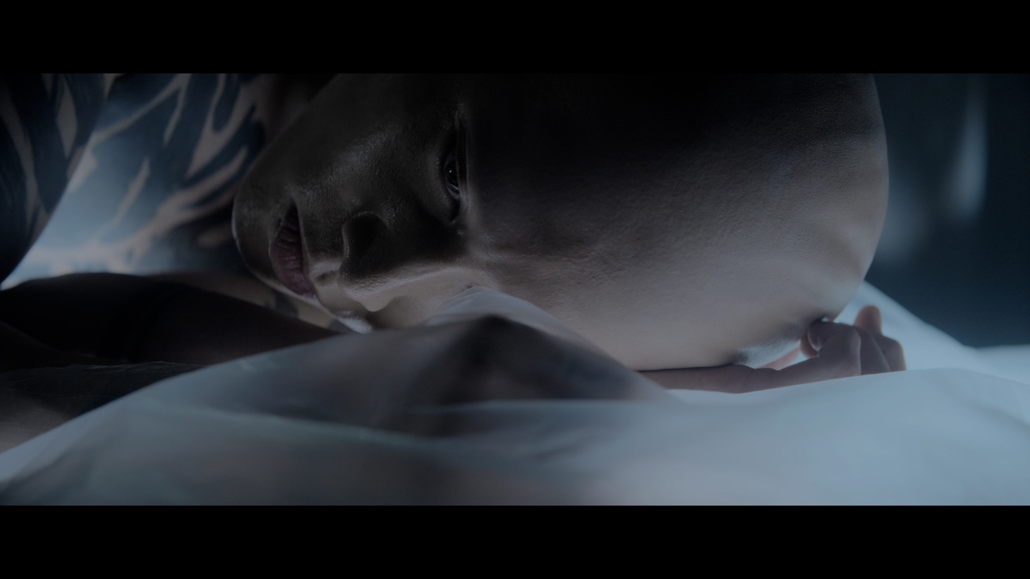 MIYAVI「New Gravity」ミュージックビデオより。