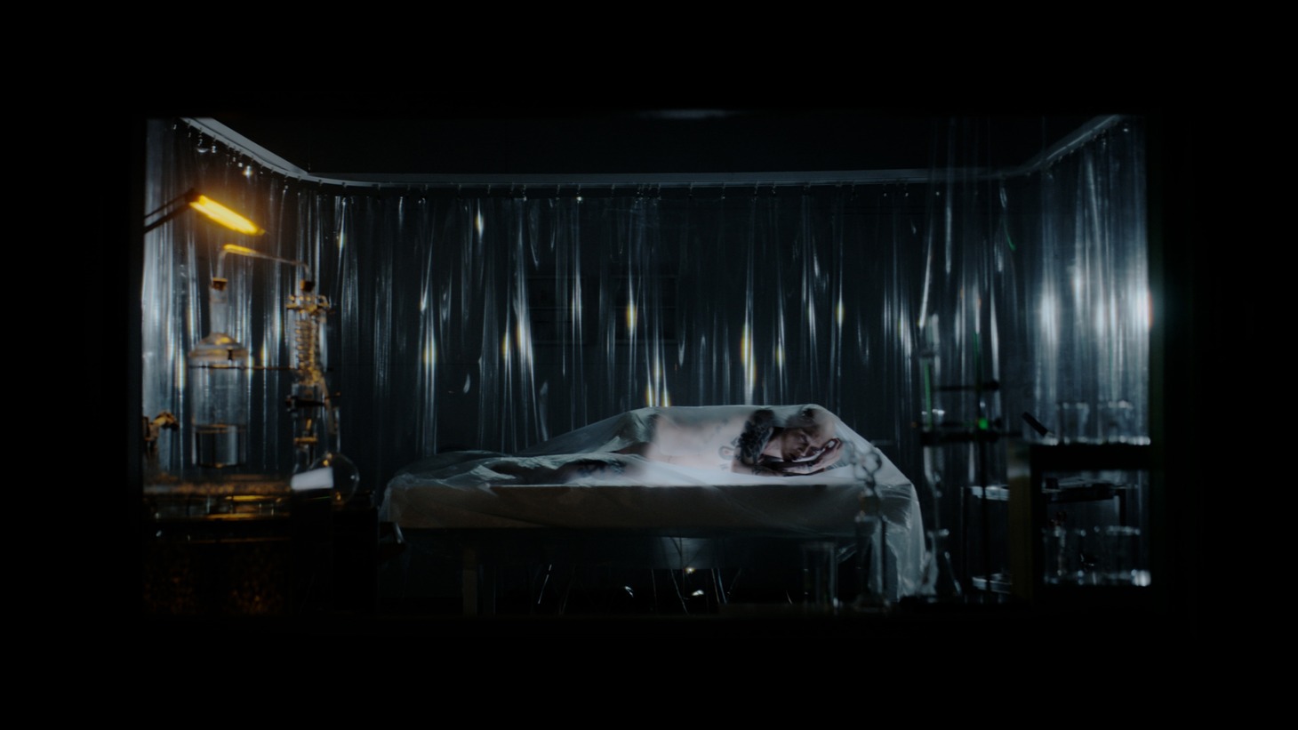 MIYAVI「New Gravity」ミュージックビデオより。