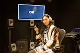 山麓丸スタジオで360 Reality Audioを体験中のSeiho。(撮影:佐藤類)