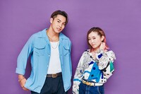 左からRIKU、荒牧陽子。