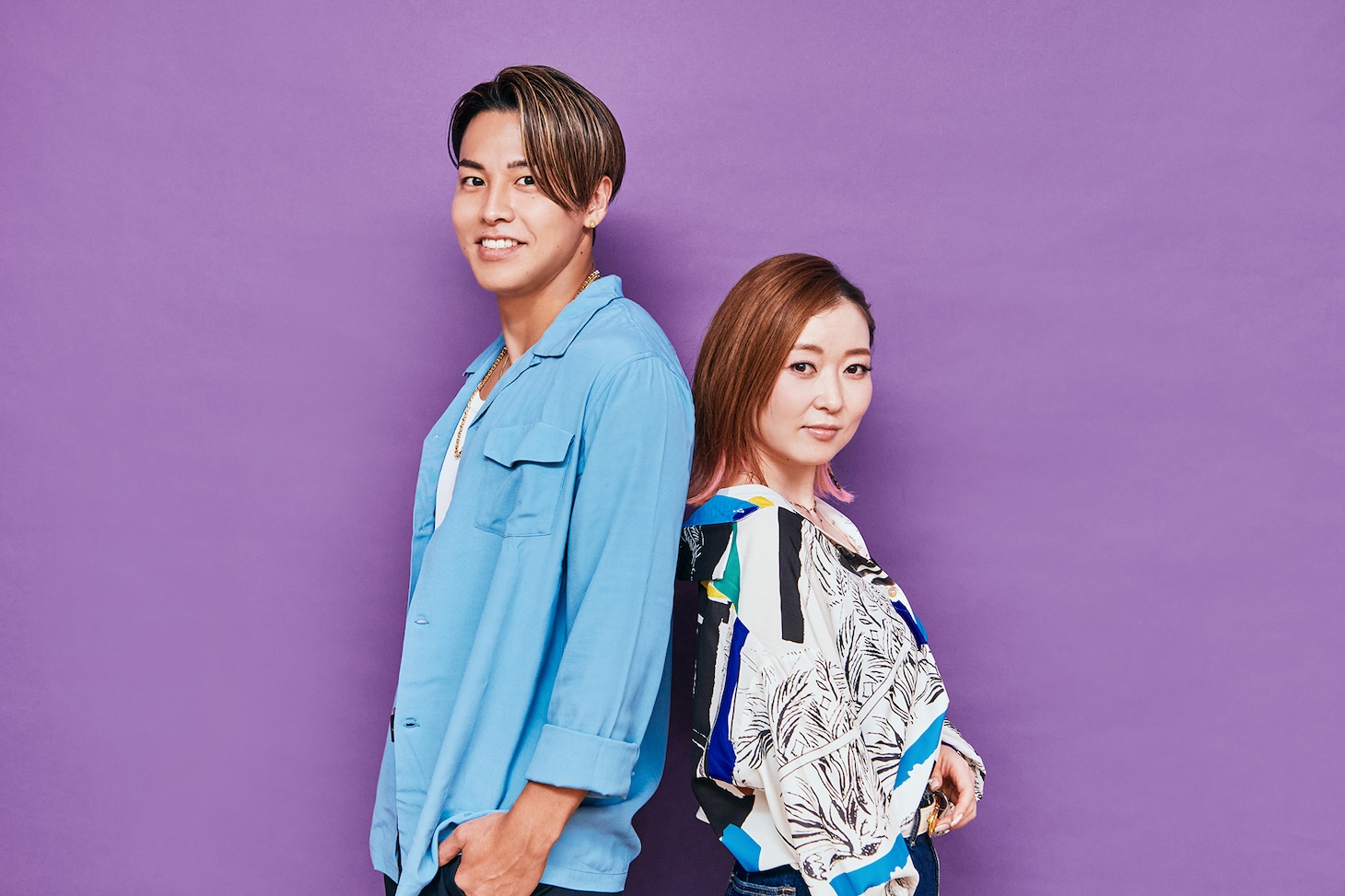 左からRIKU、荒牧陽子。