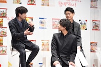 「麻婆秋ナス 旨辛みそラーメン」の魅力を熱弁する宮田俊哉と、じっくりと話を聞く横尾渉と藤ヶ谷太輔。