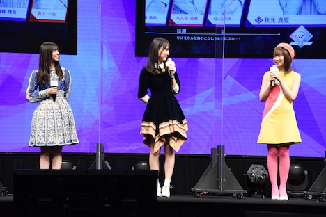 左から齋藤飛鳥、賀喜遥香、秋元真夏。