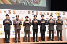 「ひとてま荘」にそろうことになったKis-My-Ft2。