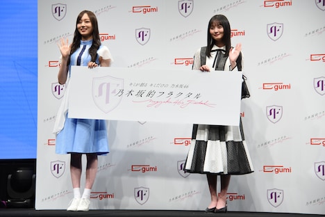 左から梅澤美波、遠藤さくら。