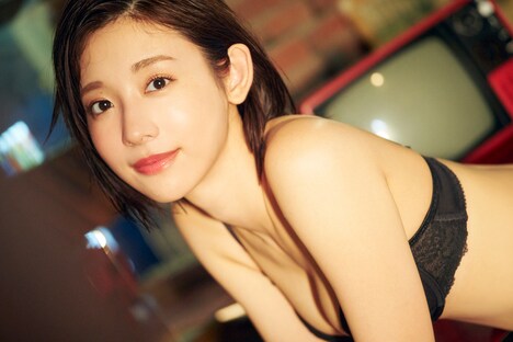 水湊みお「ヤングガンガン」グラビアのアザーカット。（撮影：岡本武志）