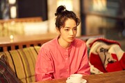 映画「ムーンライト・シャドウ」より小松菜奈。 (c)2021映画「ムーンライト・シャドウ」製作委員会