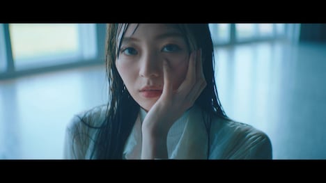 乃木坂46「もしも心が透明なら」ミュージックビデオより。