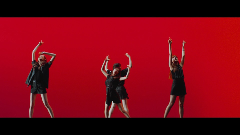 乃木坂46「もしも心が透明なら」ミュージックビデオより。