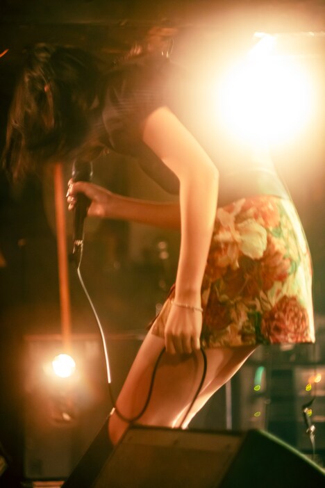 セツコ(Vo / 空白ごっこ)。(撮影:鈴木友莉)