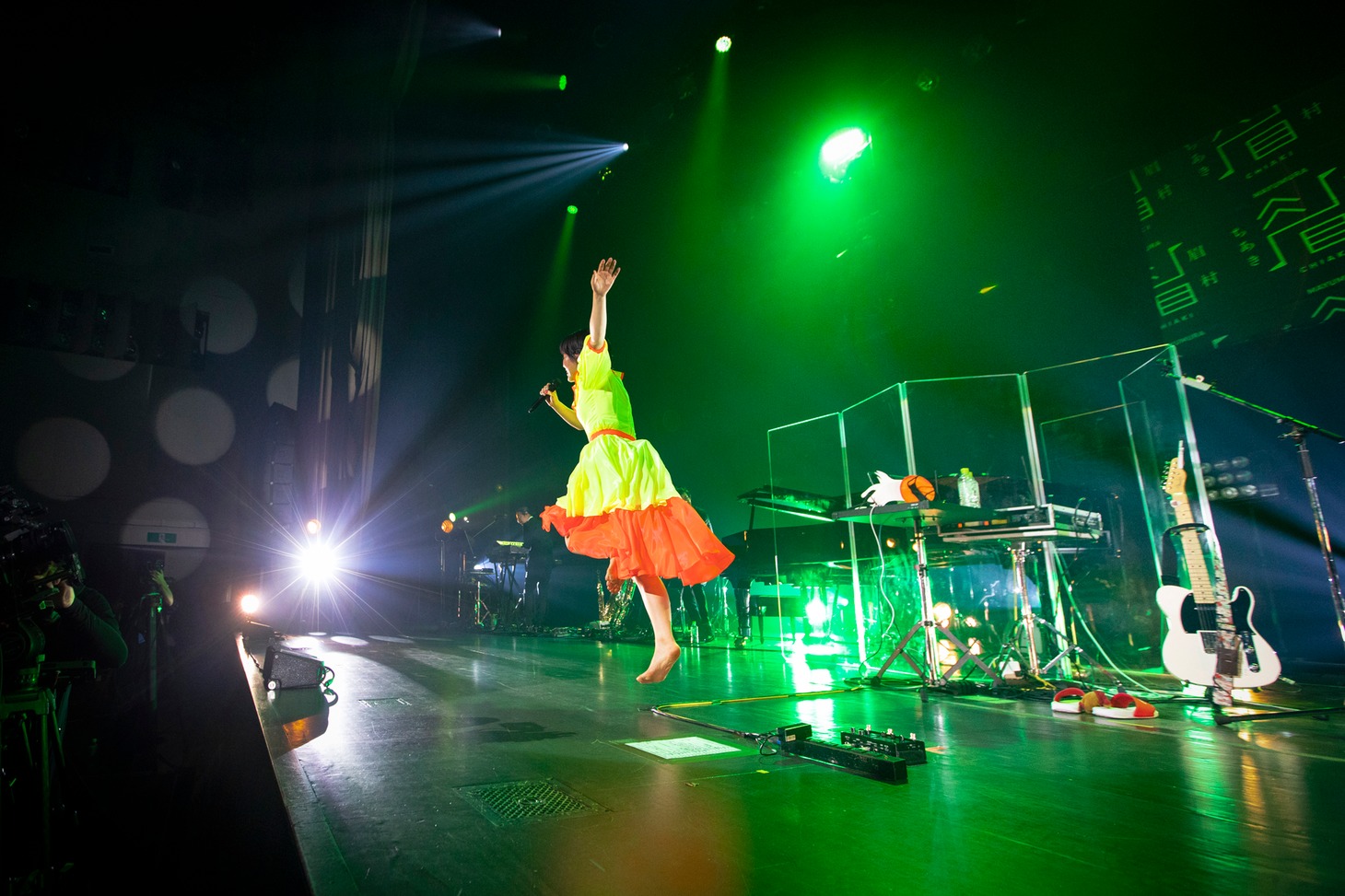 「眉村ちあきの音楽隊」の様子。（Photo by Ryo Higuchi）