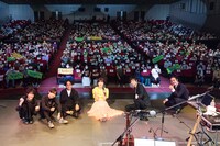 「眉村ちあきの音楽隊」の出演者たち。（Photo by Ryo Higuchi）