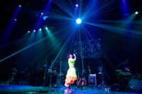 「眉村ちあきの音楽隊」の様子。（Photo by Ryo Higuchi）