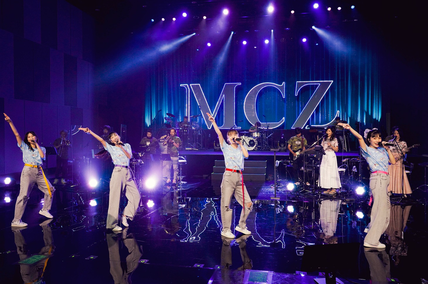 ももいろクローバーZ「The LIVE ～諦めない夏～in ABEMA」の様子。（撮影：上飯坂一）