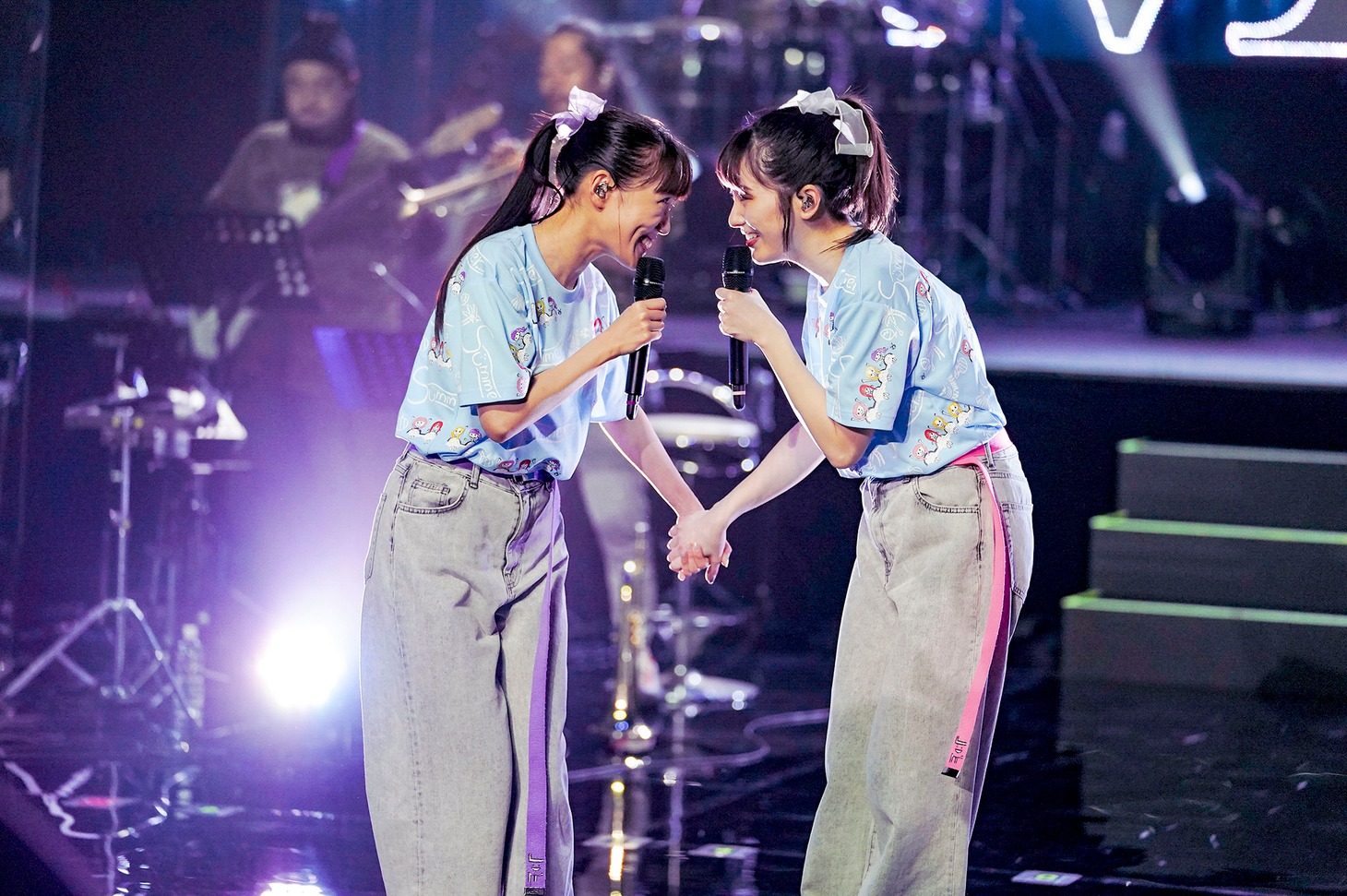 左から高城れに、佐々木彩夏。（撮影：上飯坂一）