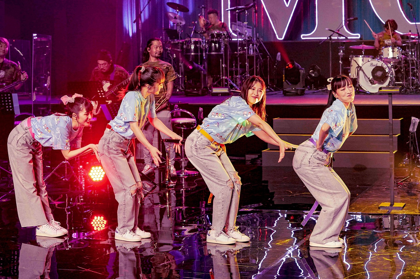ももいろクローバーZ「The LIVE ～諦めない夏～in ABEMA」の様子。（撮影：上飯坂一）