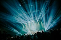 PassCodeのライブの様子。（Photo by Shingo Tamai）