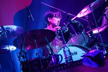 フジファブリックのサポートドラマー、伊藤大地。（撮影：森好弘）