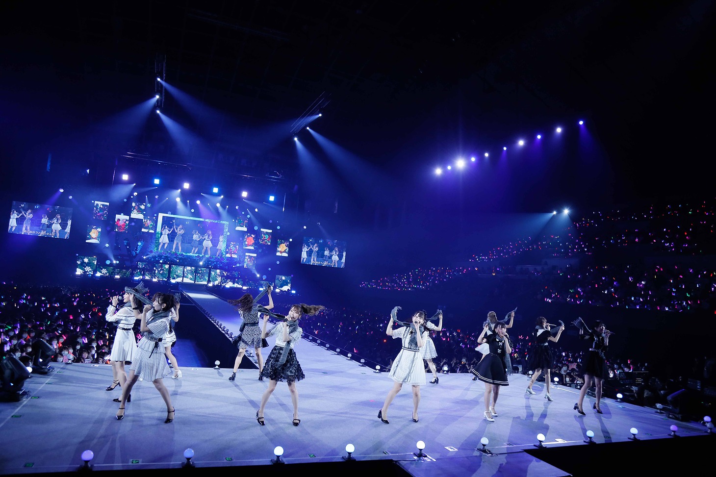 「=LOVE 4th ANNIVERSARY PREMIUM CONCERT」の様子。(c)YOANI