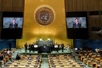 演説を行うBTS。 (p)&(c)BIGHIT MUSIC