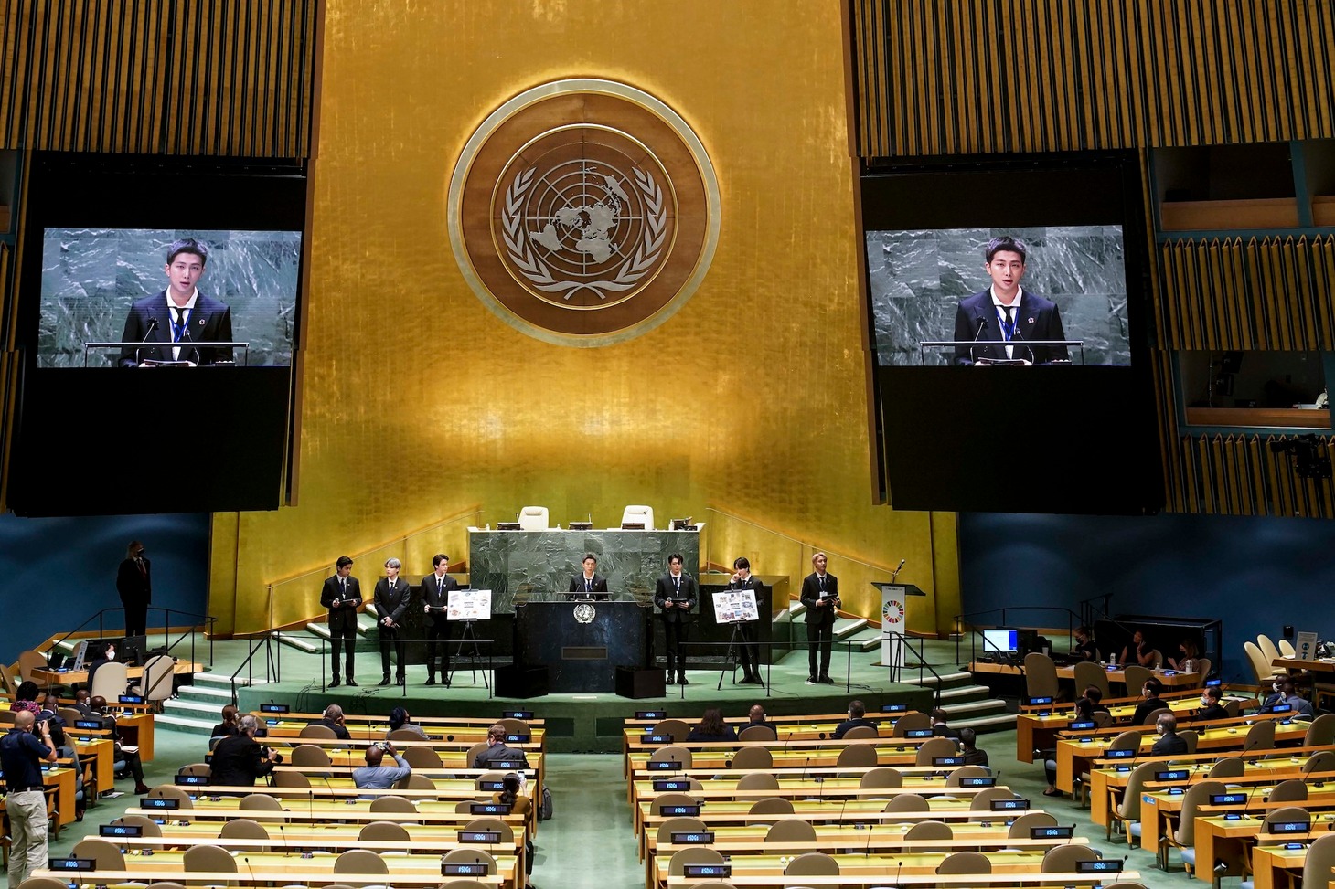 演説を行うBTS。 (p)&(c)BIGHIT MUSIC