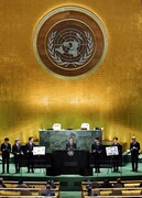 演説を行うBTS。 (p)&(c)BIGHIT MUSIC