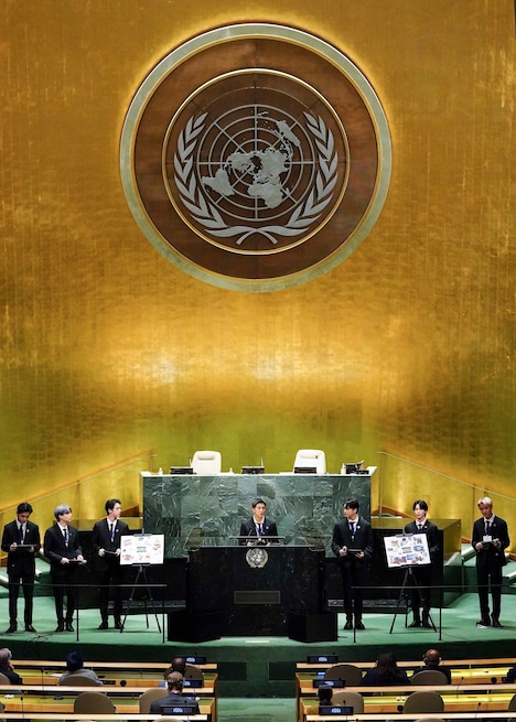 演説を行うBTS。 (p)&(c)BIGHIT MUSIC