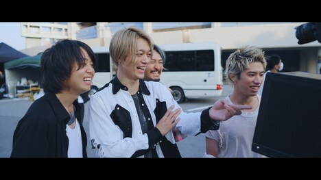 Netflix「Flip a Coin -ONE OK ROCK Documentary-」より
。