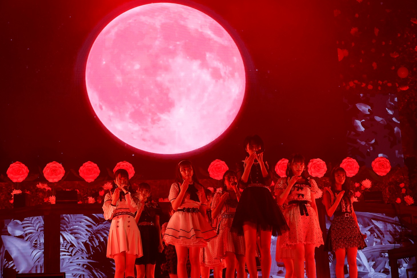 「=LOVE 4th ANNIVERSARY PREMIUM CONCERT」の様子。(c)YOANI