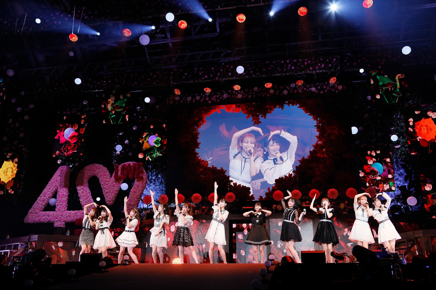 「=LOVE 4th ANNIVERSARY PREMIUM CONCERT」の様子。(c)YOANI
