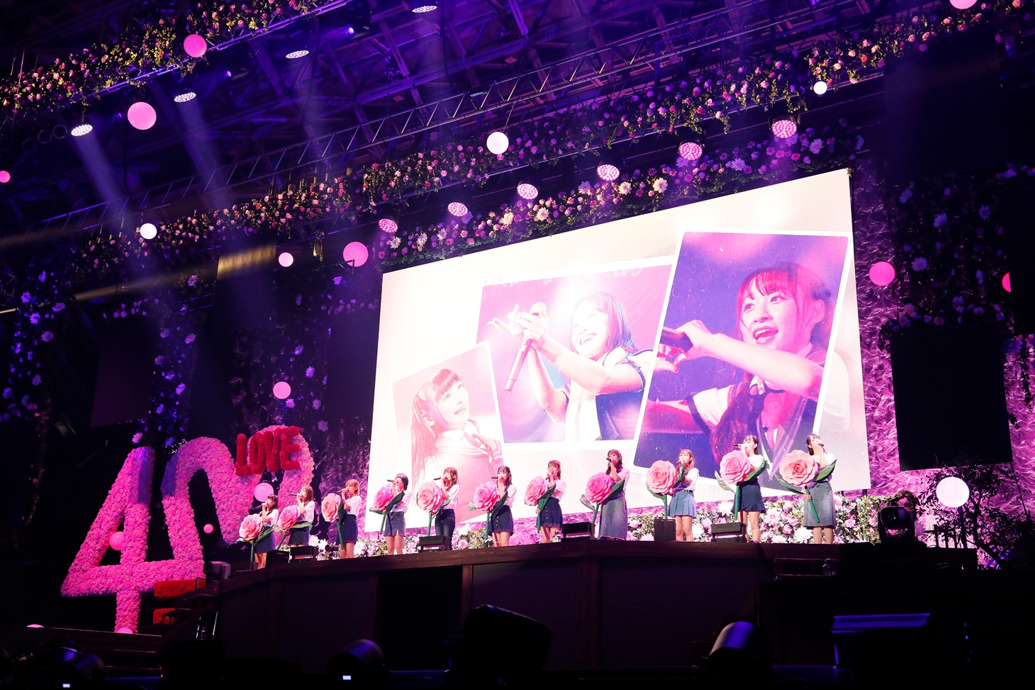 「=LOVE 4th ANNIVERSARY PREMIUM CONCERT」の様子。(c)YOANI