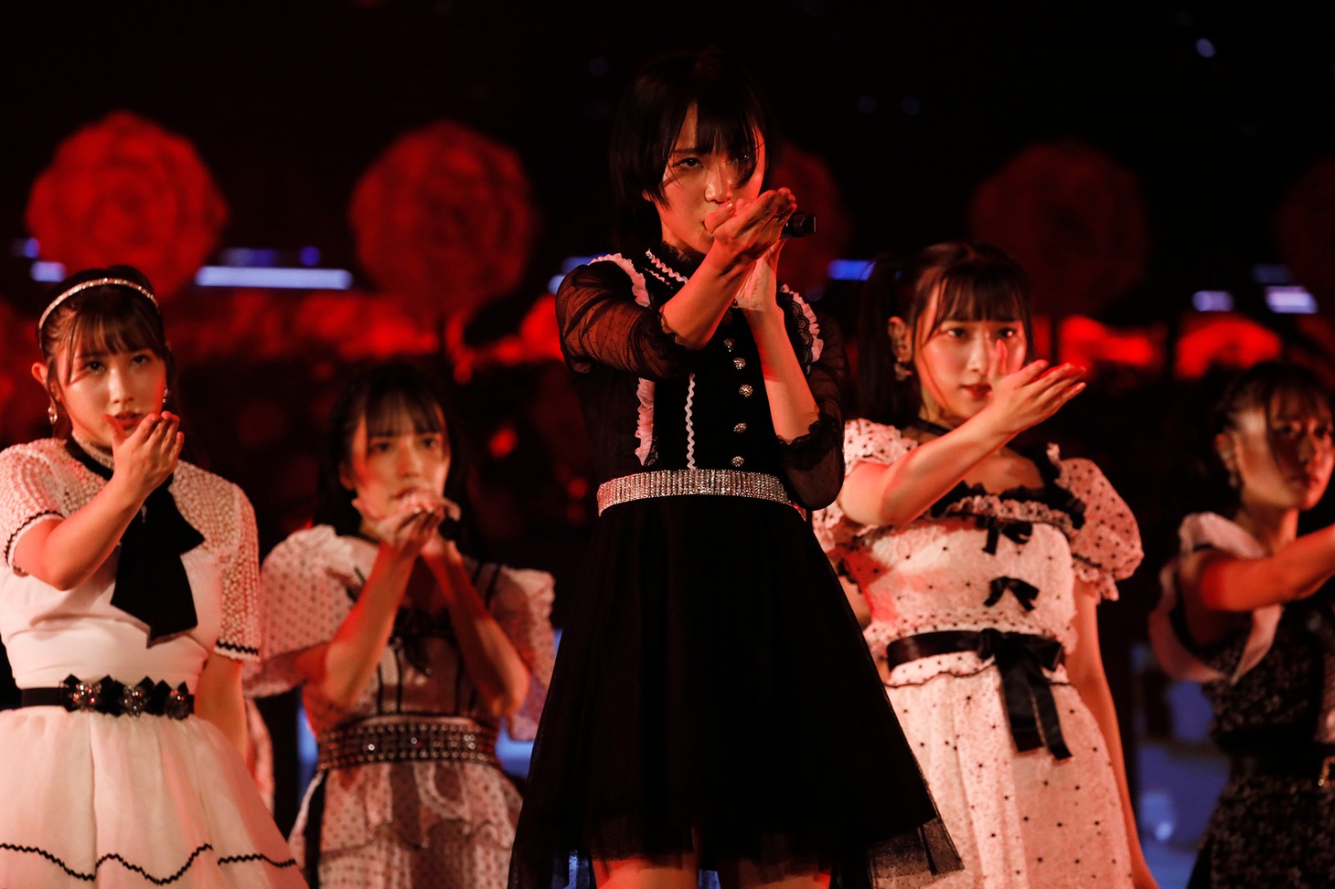 「=LOVE 4th ANNIVERSARY PREMIUM CONCERT」の様子。(c)YOANI