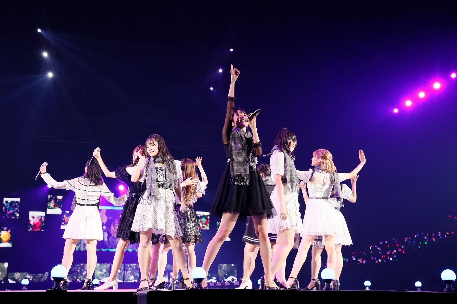 「=LOVE 4th ANNIVERSARY PREMIUM CONCERT」の様子。(c)YOANI