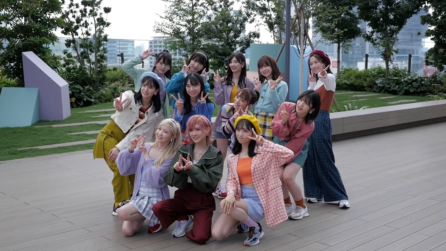 AKB48出演「ニューバランス327 Walking Dance 篇」メイキングより。