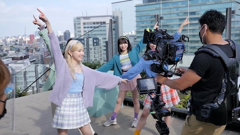 AKB48出演「ニューバランス327 Walking Dance 篇」メイキングより。