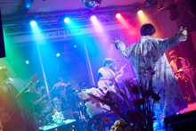 天月-あまつき-「中秋の名月 天月お月見ライブ」の様子。