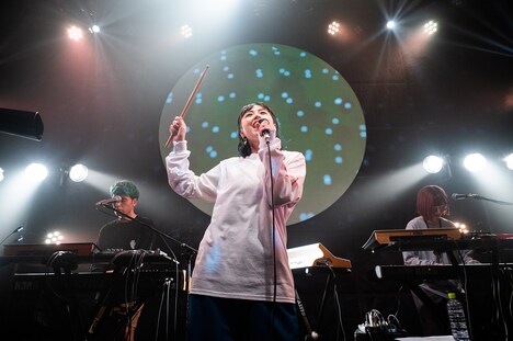 カウベルを鳴らす脇田もなり。