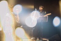 Kaede（左）と澤部渡（右）。（撮影：小坂淳）