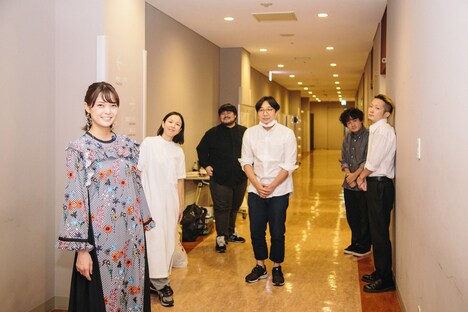 Kaedeとスカート。（撮影：小坂淳）