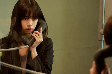 映画「真夜中乙女戦争」より。