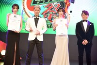 左から「超ライブ配信祭～4th Anniversary～」グランプリライバー賞3位の千紗都、1位の岸田直樹 Naoking、2位のayachu、西川貴教（T.M.Revolution）。