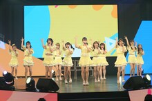 =LOVEによるパフォーマンスの様子。