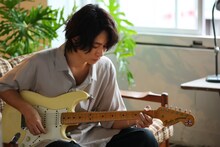 CM「ペイディ 買えるは、叶えるの始まり。 川上洋平篇」より。