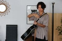 CM「ペイディ 買えるは、叶えるの始まり。 川上洋平篇」より。